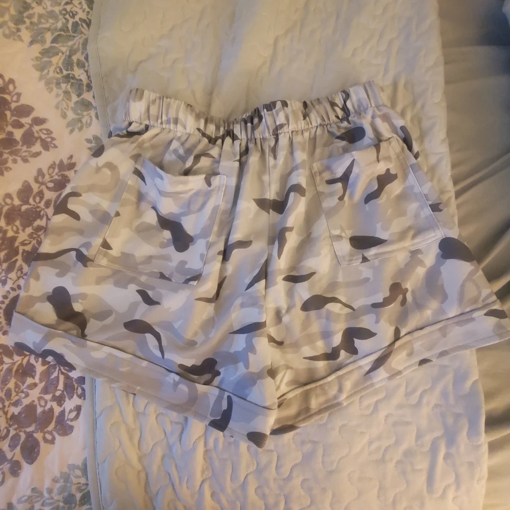 Shorts - Picture 4 of 4
